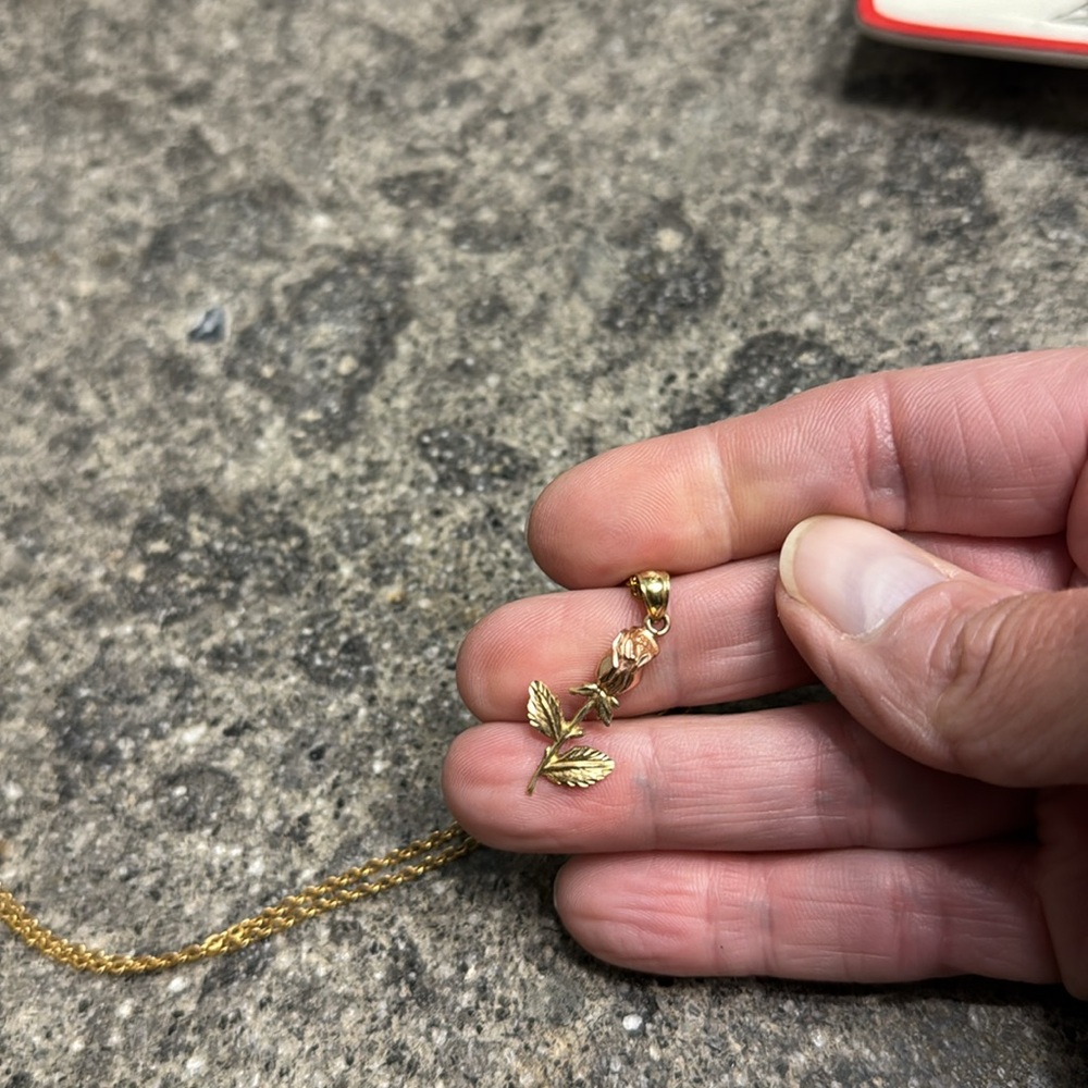 Like New Necklace-Single Rose Detail-2 Toned Yellow Gold/Rose Gold with Chain - Picture 15 of 15